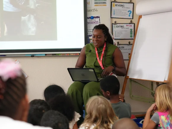 Tamara Tarsis realiza actividade educativa sobre sustentabilidade na Luanda International School